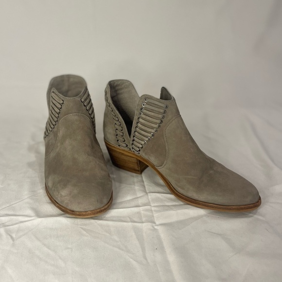Vince Camuto Vc Pevista booties size 7 - Picture 14 of 14